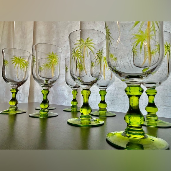 Set of 8 Hand painted & Hand carved/etched Palm Tree glass ware. - Picture 2 of 16